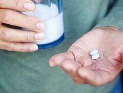 Jenis Obat yang Tidak Boleh Diminum Bersamaan: Waspadai Interaksinya!