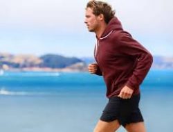 Efektivitas Jogging Pakai Hoodie: Apakah Benar Membantu Membakar Lebih Banyak Kalori?