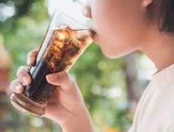 Apakah Boleh Minum Soda Saat Haid? Efek Kesehatan yang Perlu Diketahui